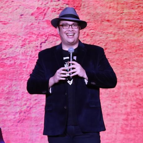 Netflix Is A Joke Fest - Franco Escamilla (Presented in Spanish)